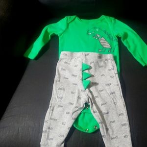 Matching set Carters 6mo